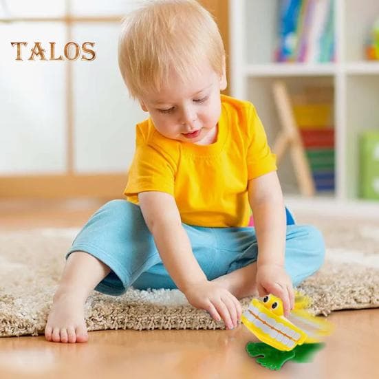 Chattering Teeth Wind-up Toy Clockwork Spring Cartoon Jumping Teeth with Eyes Joke Toy Christmas Goodie Bag Stuffers Kids Adults Gag Gifts red