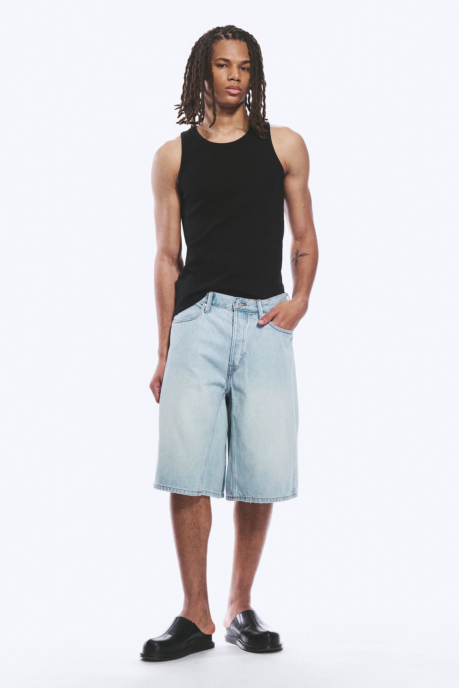 Mid Rise Loose Dart Detailed Denim Shorts
